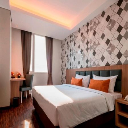 Hotel 88 Itc Fatmawati Jakarta By Wh Ngoại thất bức ảnh