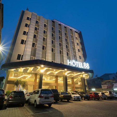 Hotel 88 Itc Fatmawati Jakarta By Wh Ngoại thất bức ảnh