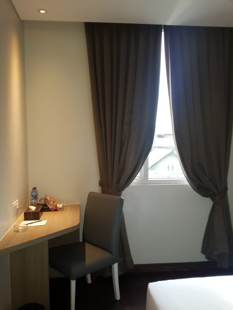 Hotel 88 Itc Fatmawati Jakarta By Wh Ngoại thất bức ảnh
