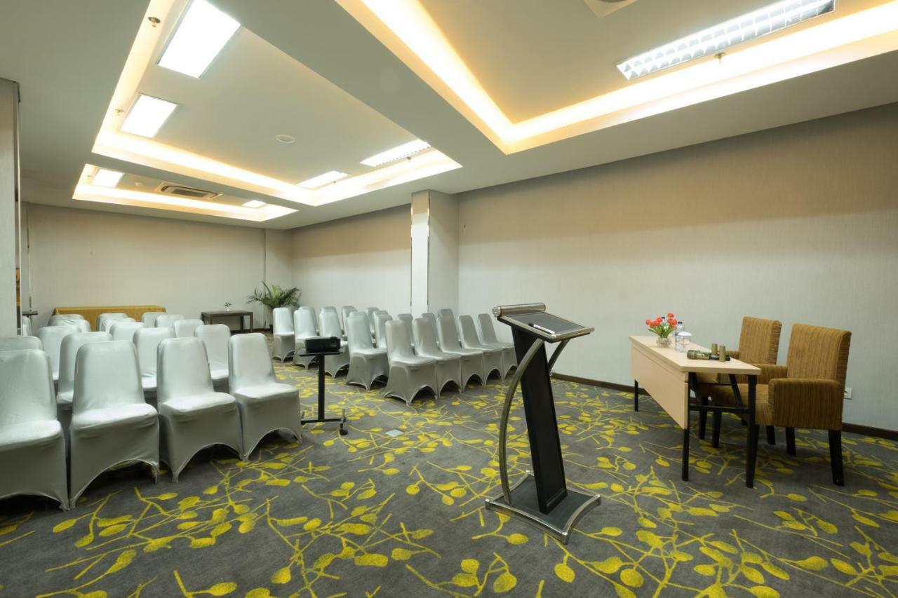 Hotel 88 Itc Fatmawati Jakarta By Wh Ngoại thất bức ảnh