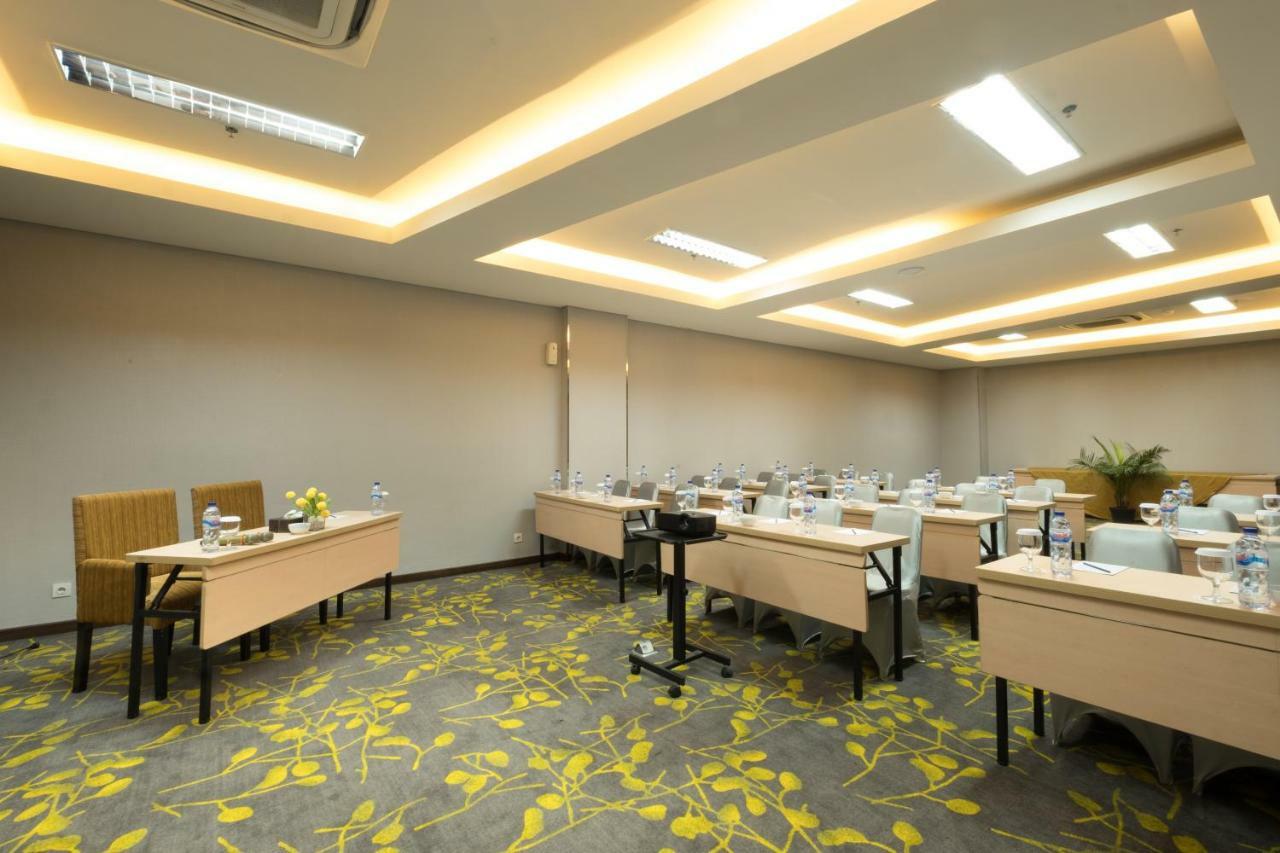 Hotel 88 Itc Fatmawati Jakarta By Wh Ngoại thất bức ảnh