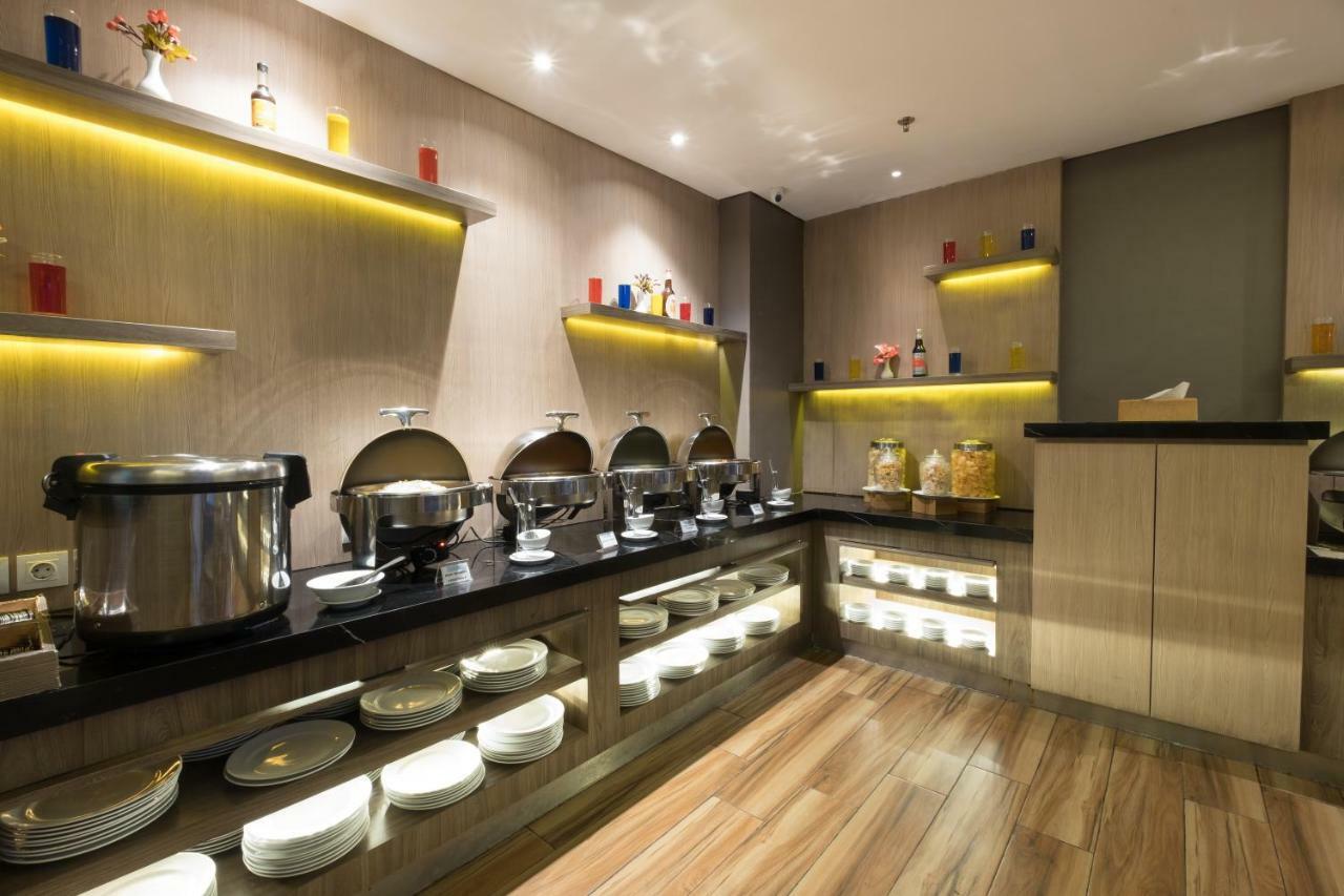 Hotel 88 Itc Fatmawati Jakarta By Wh Ngoại thất bức ảnh