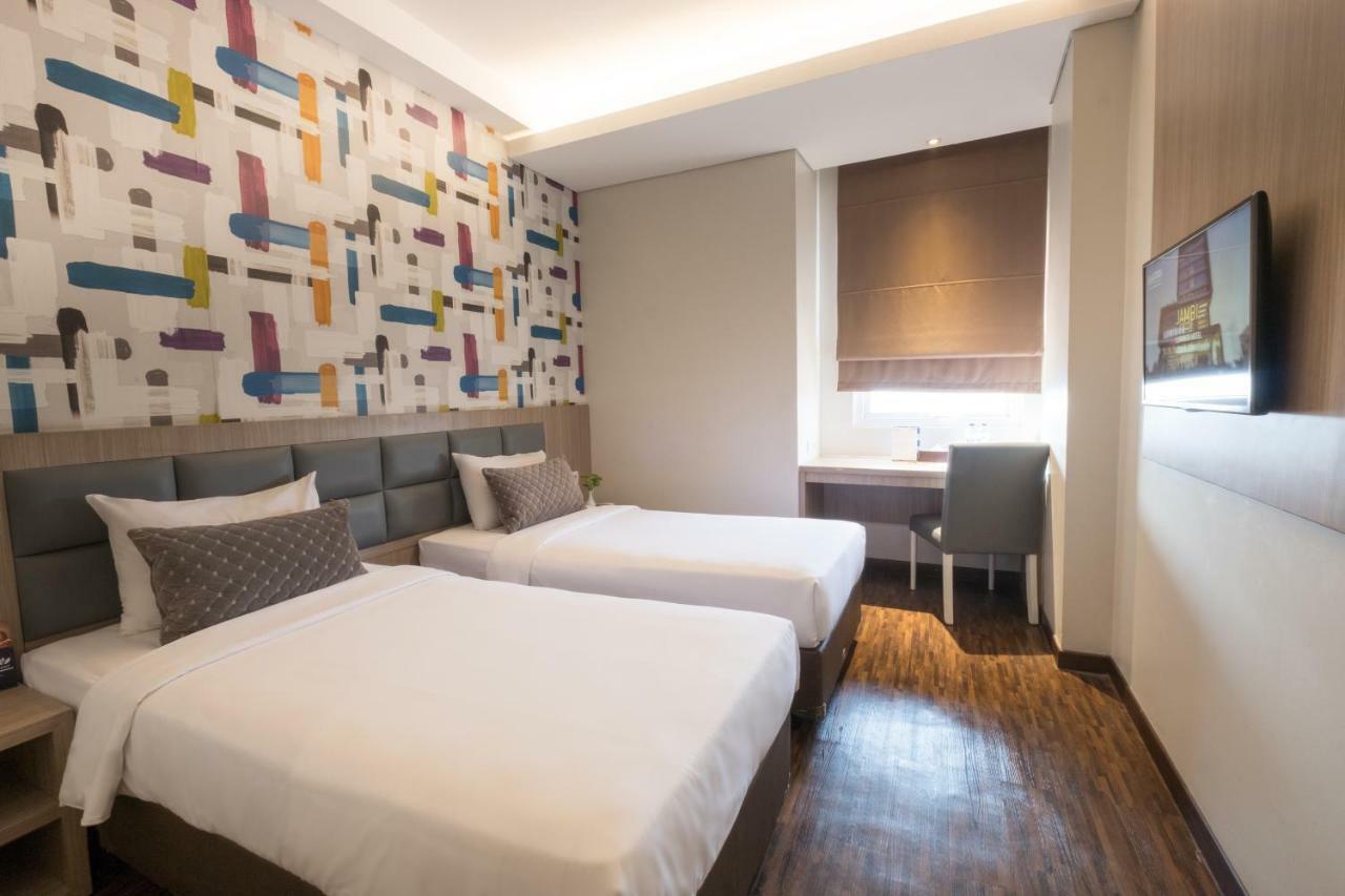 Hotel 88 Itc Fatmawati Jakarta By Wh Ngoại thất bức ảnh